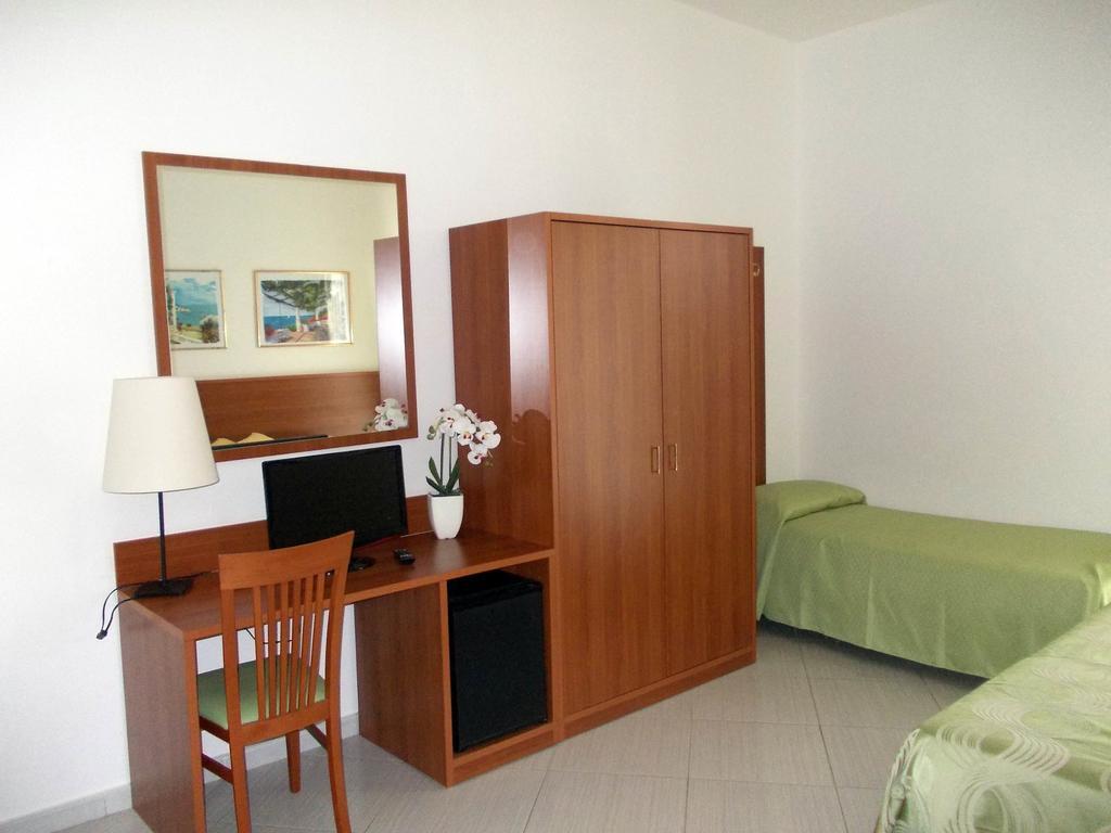 Hotel Solaria Rodi Garganico Camera foto