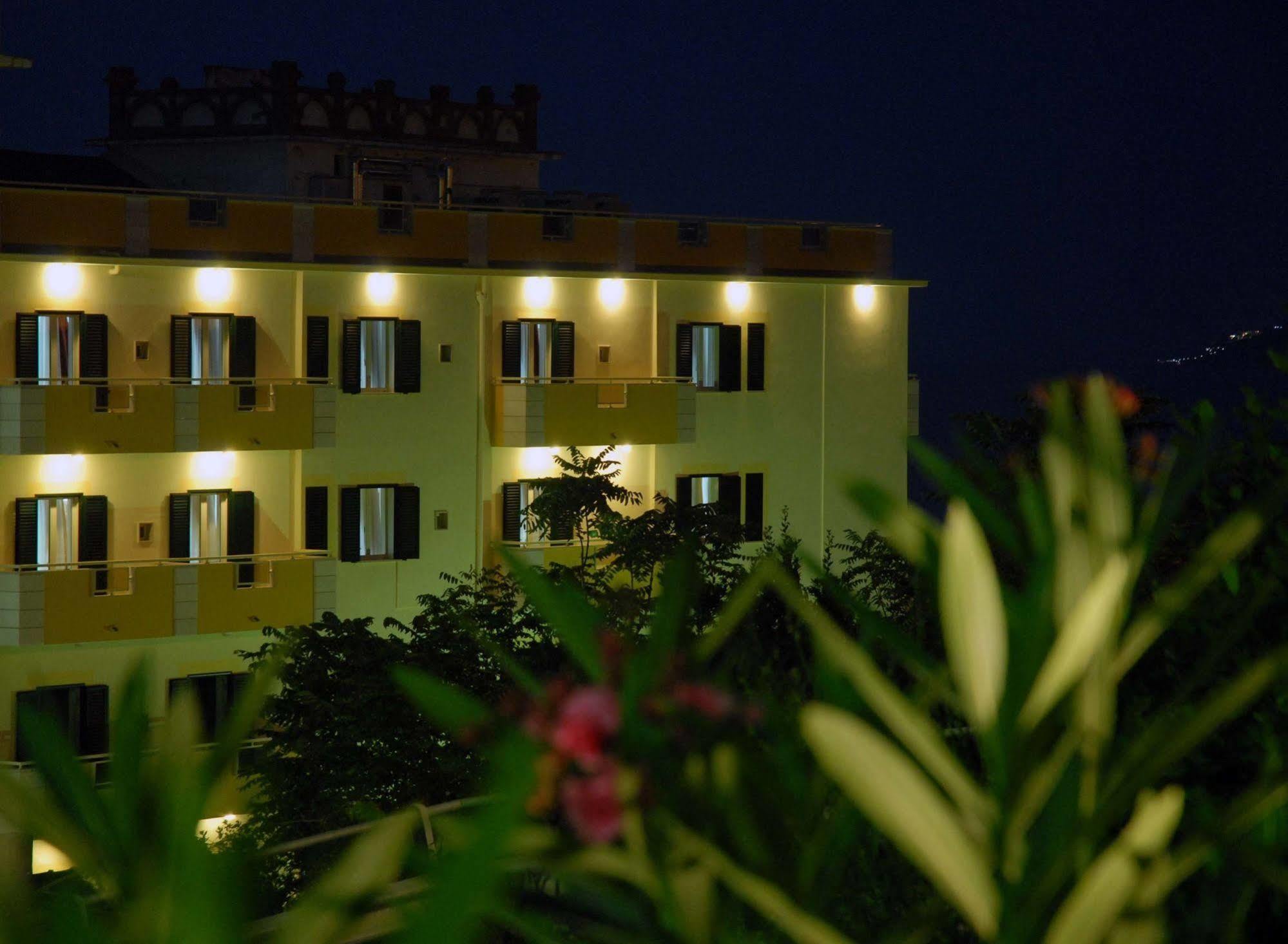 Hotel Solaria Rodi Garganico Esterno foto