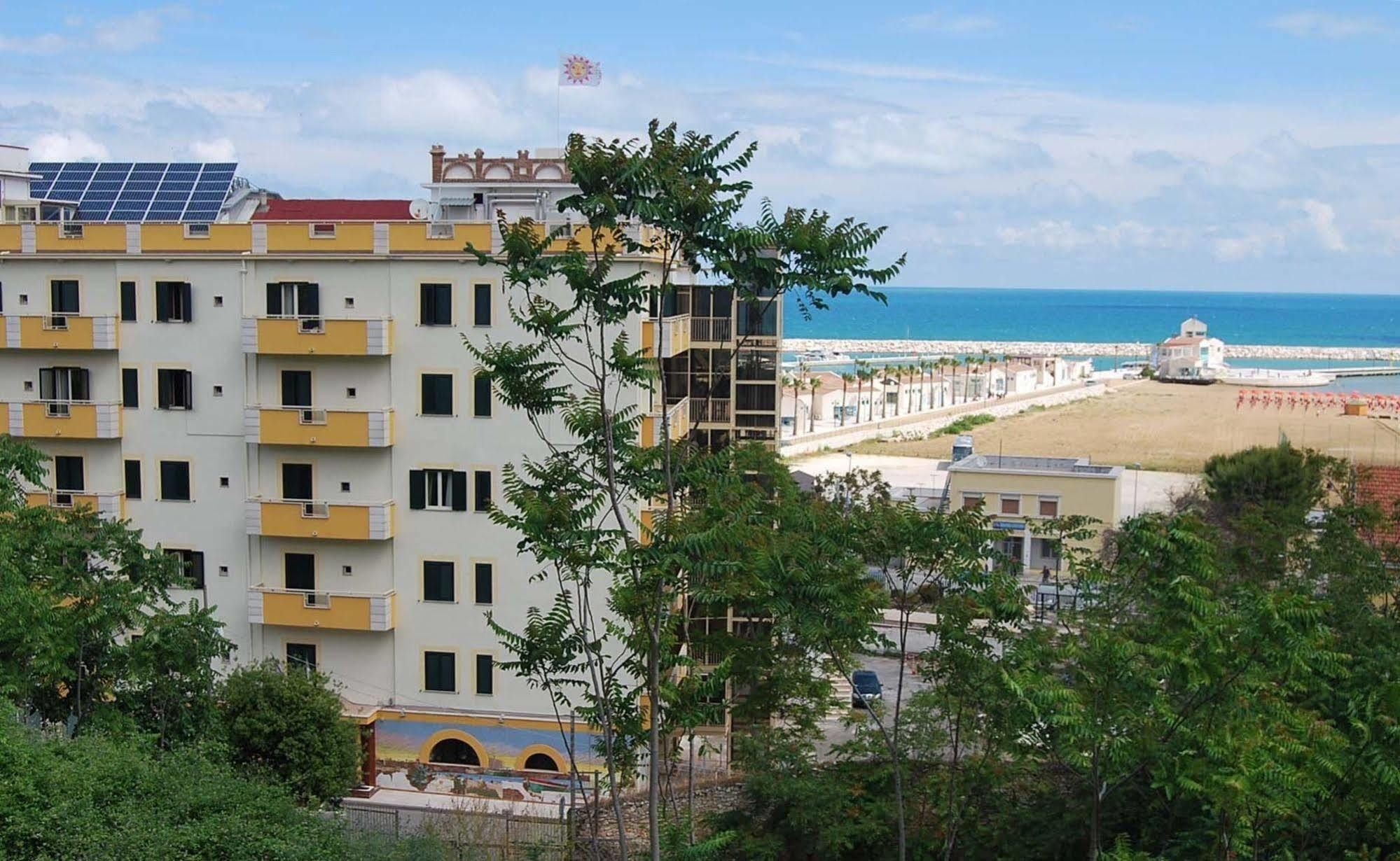 Hotel Solaria Rodi Garganico Esterno foto