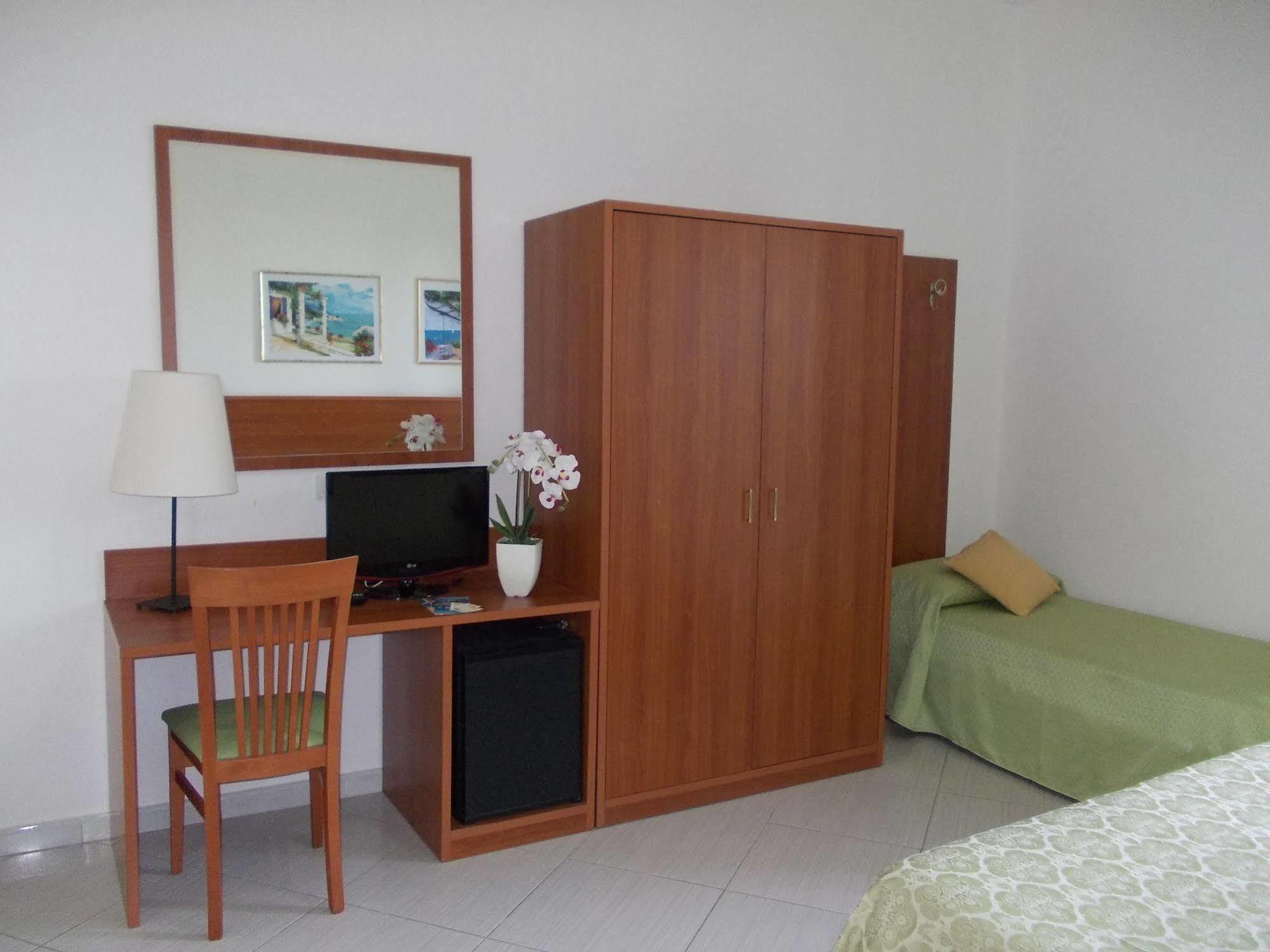 Hotel Solaria Rodi Garganico Esterno foto