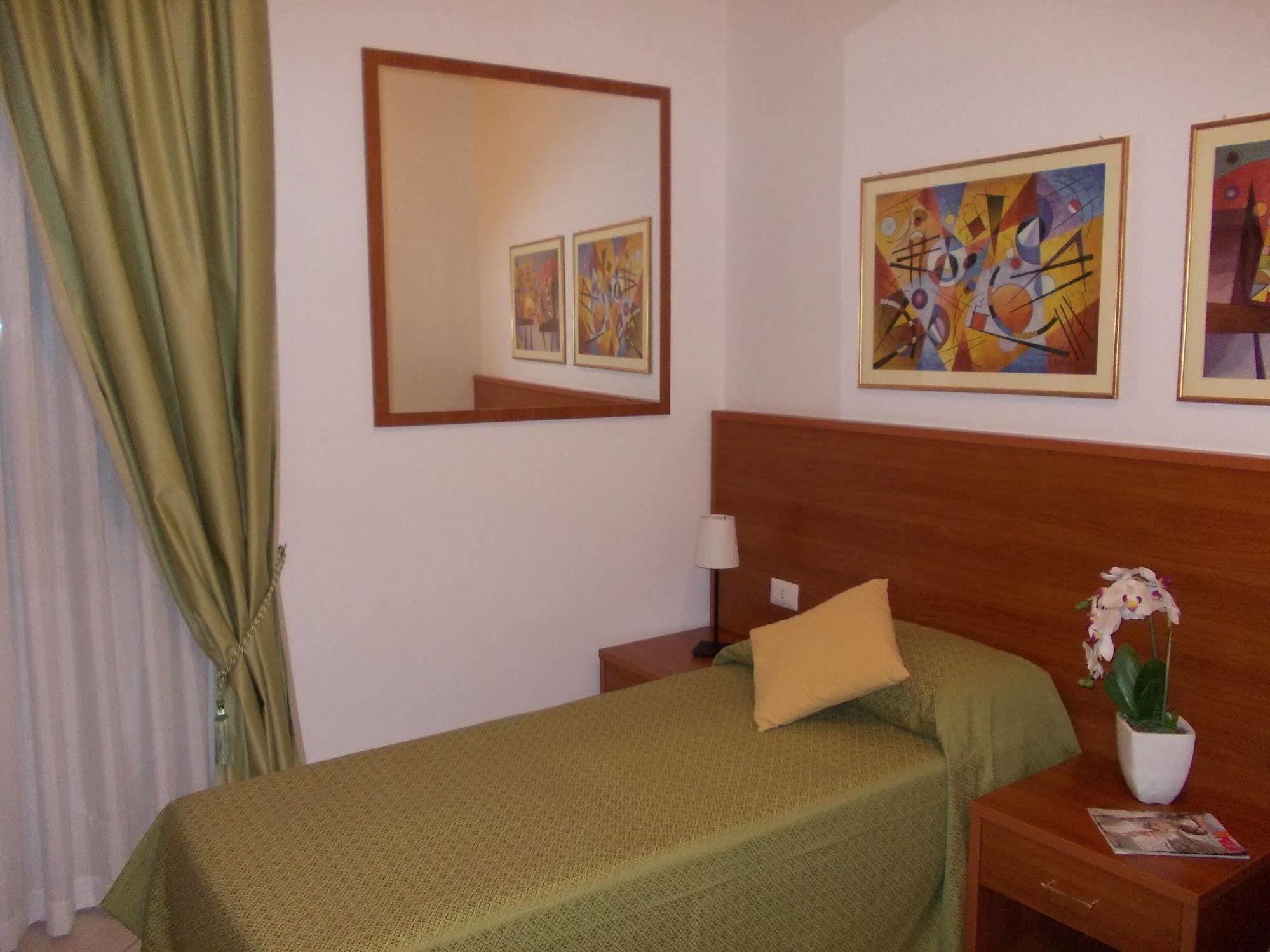 Hotel Solaria Rodi Garganico Esterno foto