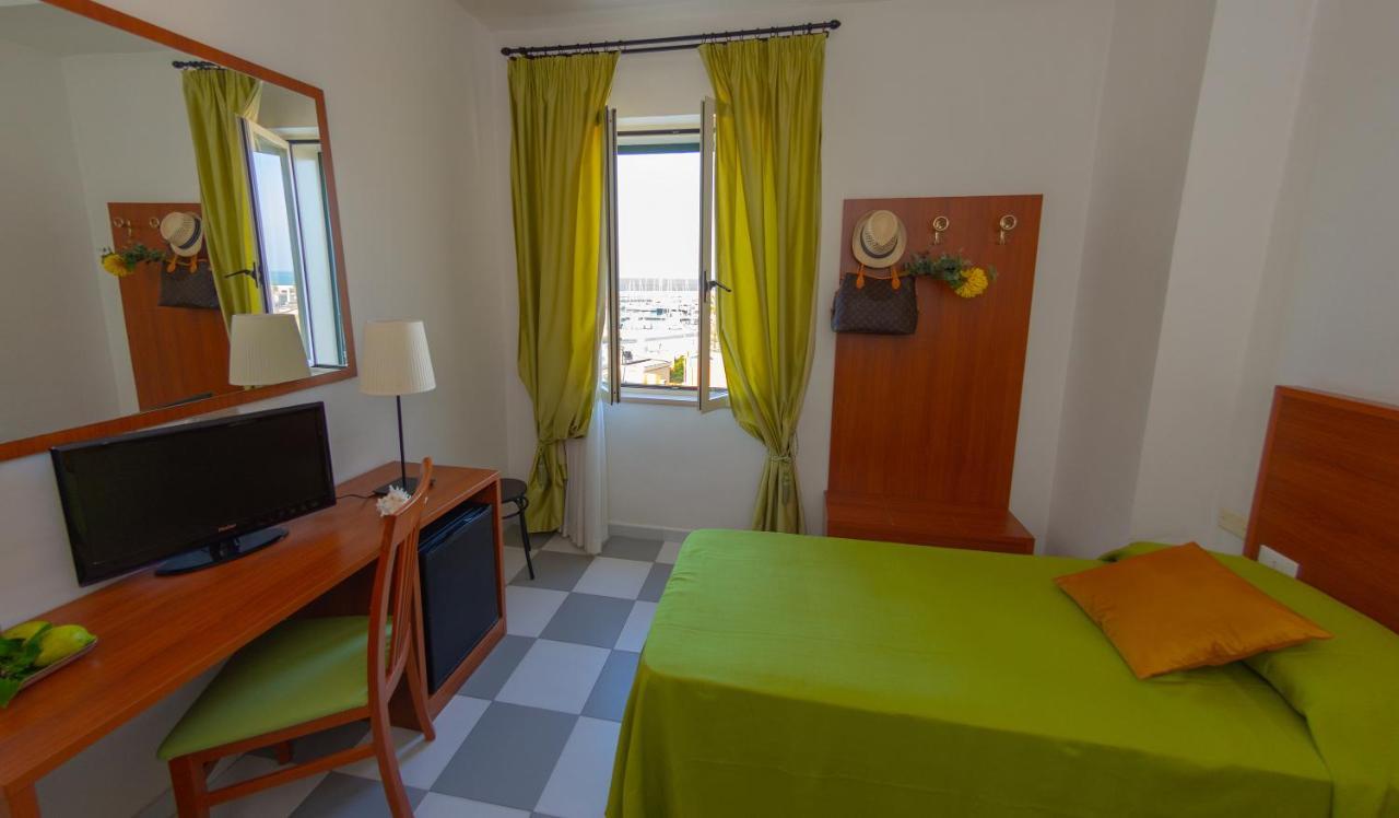 Hotel Solaria Rodi Garganico Esterno foto