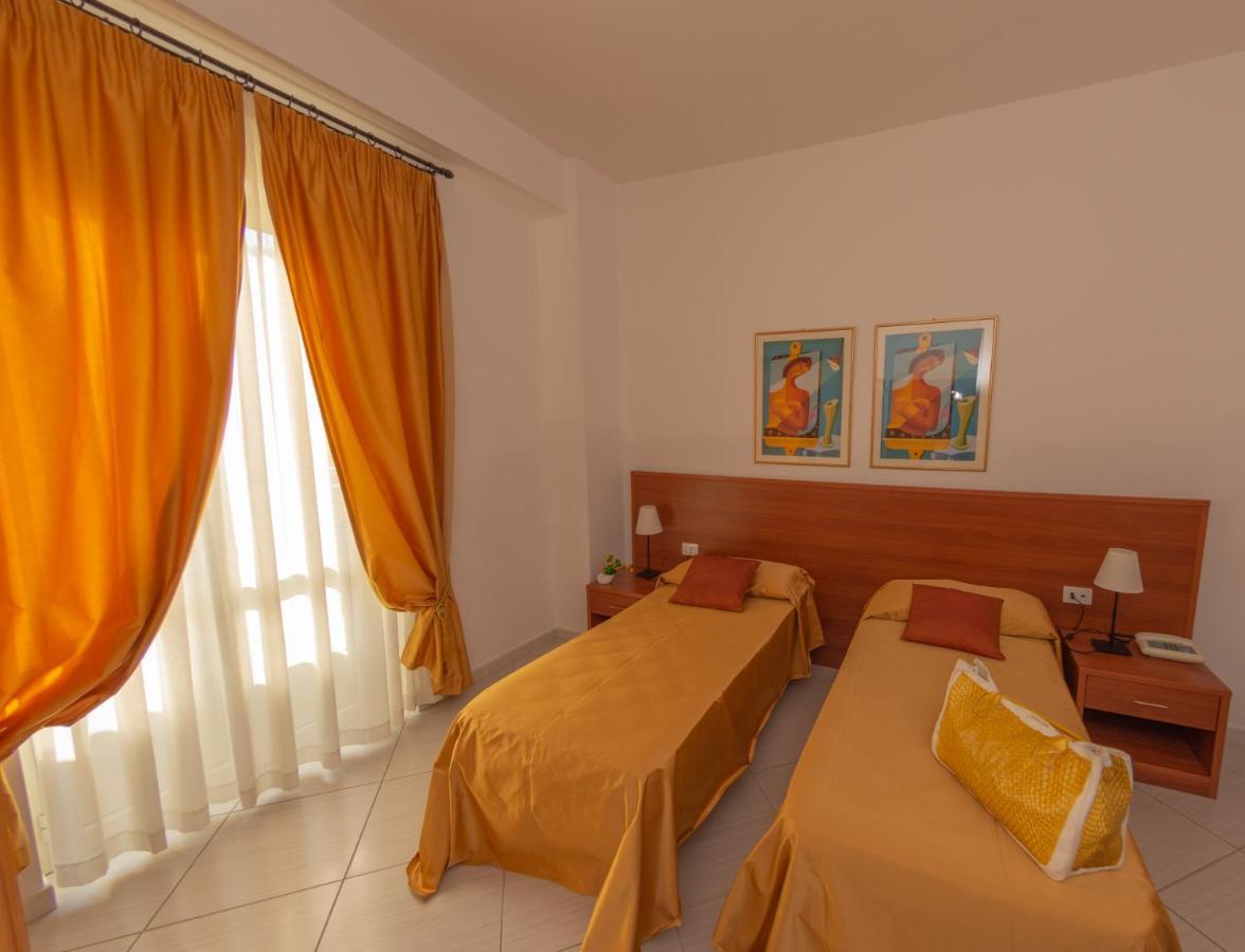Hotel Solaria Rodi Garganico Esterno foto
