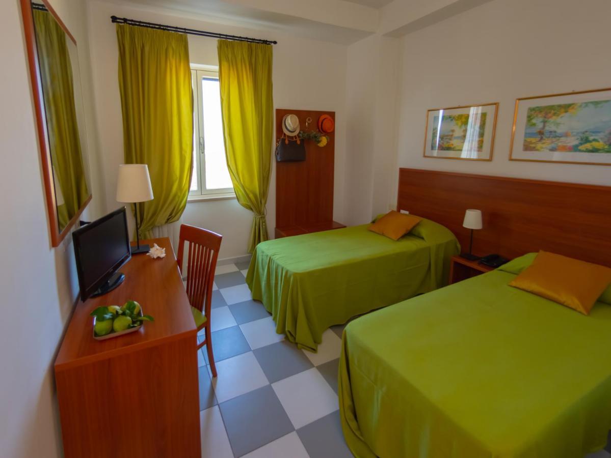 Hotel Solaria Rodi Garganico Esterno foto